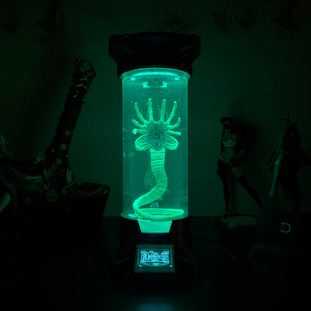 DEKORK FACEHUGGER IN SPECIMEN CHAMBER LAMP