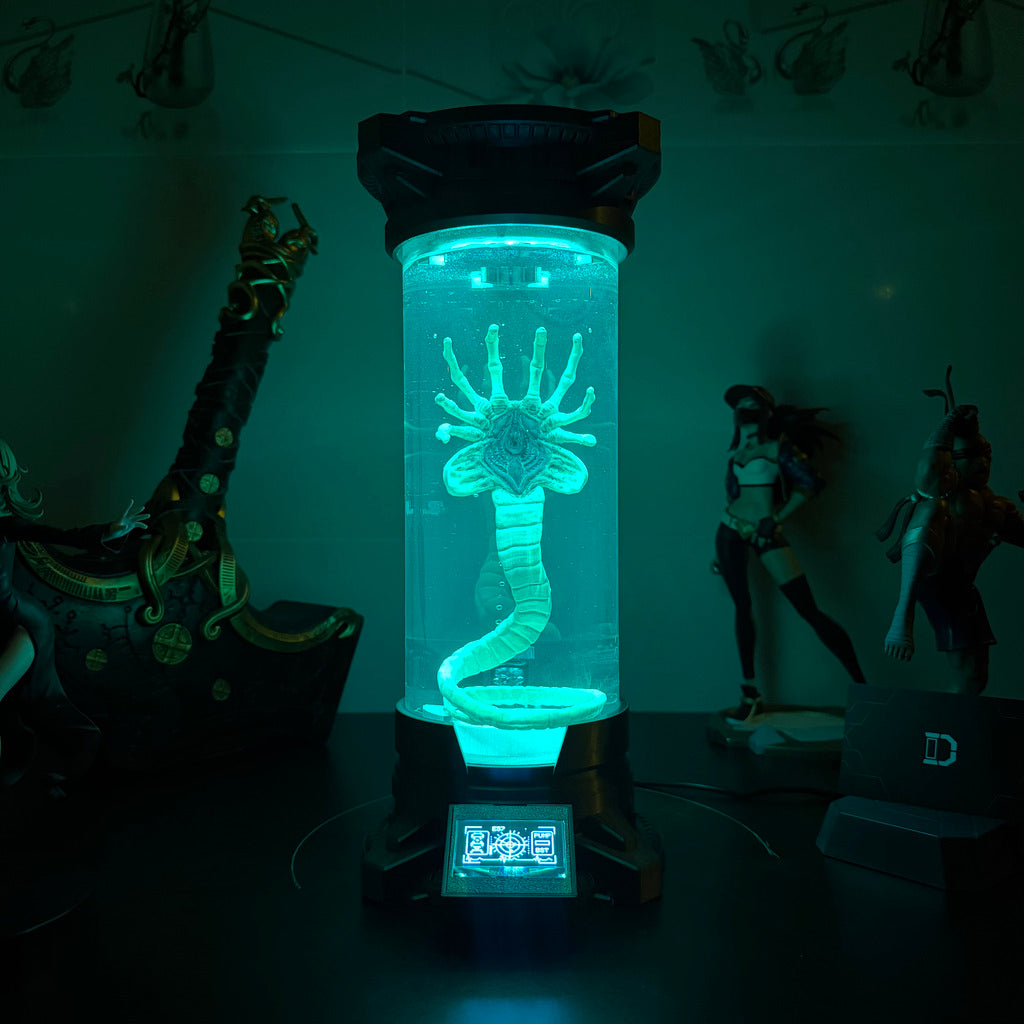 DEKORK FACEHUGGER IN SPECIMEN CHAMBER LAMP
